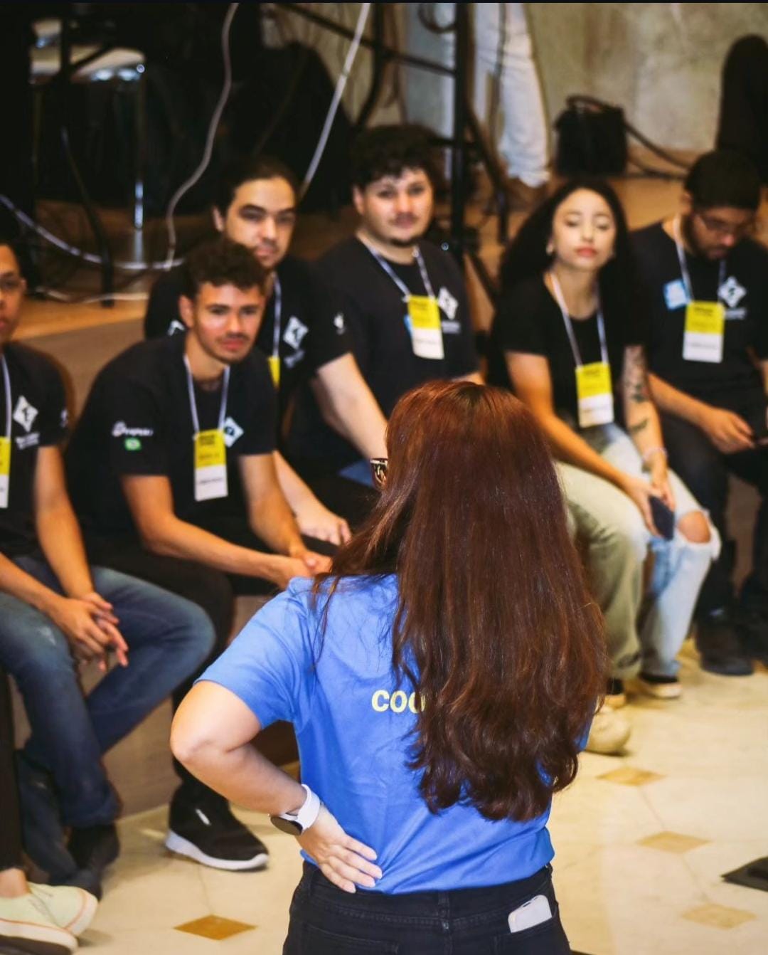 Equipe e participantes em um evento da Galileu Robotics